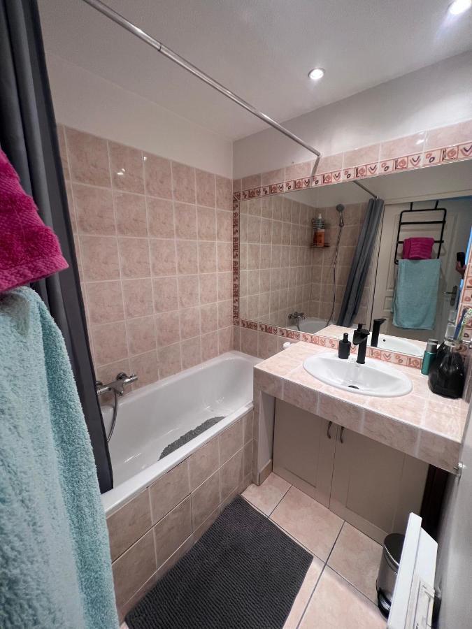 Appartement T2 Avec Jardin Prive, Piscine Et Barbecue Lorgues Exterior photo