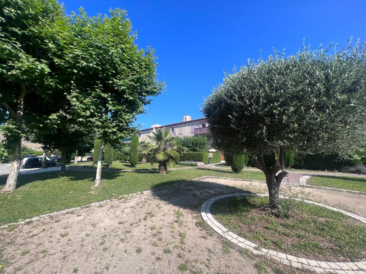 Appartement T2 Avec Jardin Prive, Piscine Et Barbecue Lorgues Exterior photo